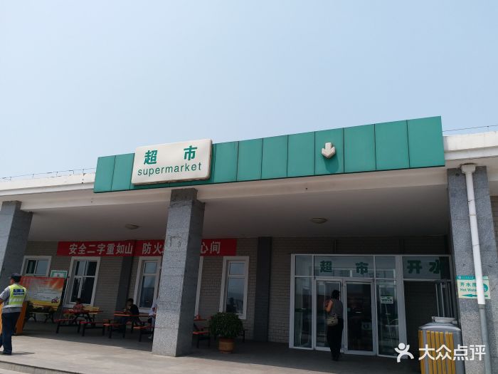 涿鹿服務區停車場 沿途?？康娜轿环罩改? />
<div   id=